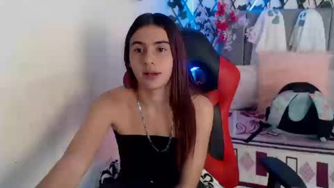 Snapshot of maxinesex_ chatting on October 15, 1:56 pm maxinesex_ online show from October 15, 1:56 pm