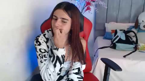 Snapshot of maxinesex_ chatting on September 26, 6:05 pm maxinesex_ online show from September 26, 6:05 pm