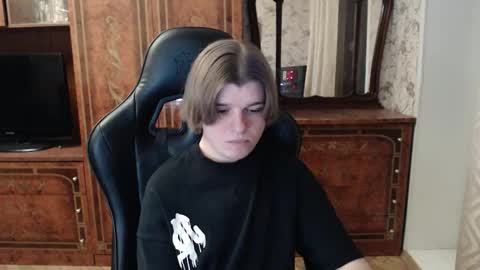 Max online show from December 2, 2:15 pm