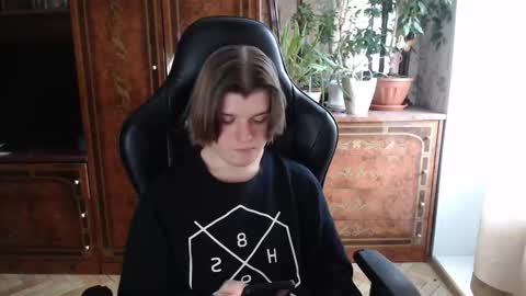 Max online show from February 6, 12:41 pm