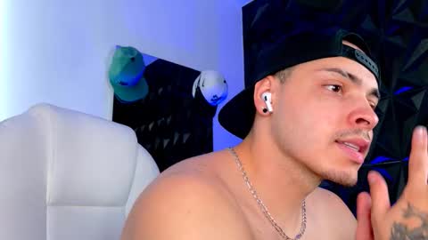 MAX online show from November 30, 6:48 pm