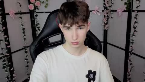 Max online show from November 29, 8:38 pm