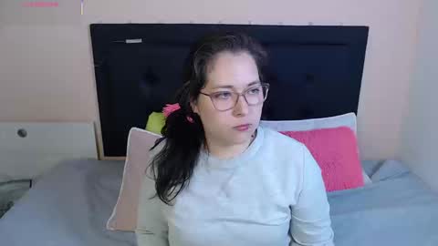 Snapshot of may_bloom chatting on September 16, 12:23 am May online show from September 16, 12:23 am