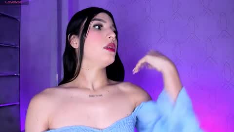 Snapshot of may_fox06 chatting on October 15, 1:42 am MAY online show from October 15, 1:42 am