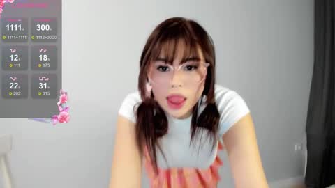 Snapshot of may_mia chatting on January 25, 11:43 pm Mia online show from January 25, 11:43 pm