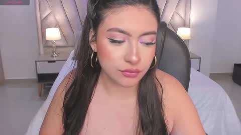 Maya vexx online show from November 26, 8:05 pm