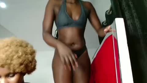 Snapshot of mayah_l chatting on October 16, 10:30 pm Mayah online show from October 16, 10:30 pm