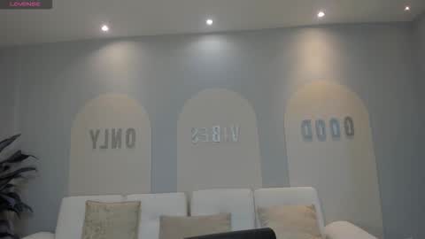 M A Y A    H O F F M A N online show from February 25, 11:25 am