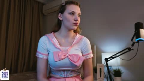 Nika - its my first day here online show from May 7, 2:18 am
