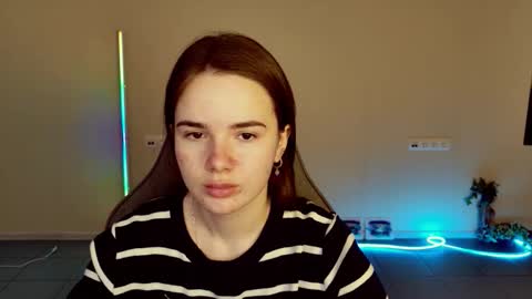 maybloom_ online show from February 3, 6:40 am