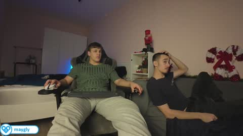 Snapshot of maygly chatting on January 10, 11:43 am Slava and Alextatto online show from January 10, 11:43 am