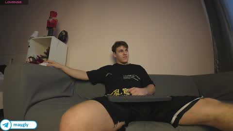 Snapshot of maygly chatting on February 7, 7:18 am Slava and Alextatto online show from February 7, 7:18 am