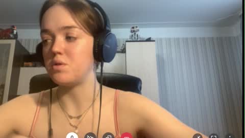 Hello Lisa here   Help me to make 50 thumbs up 333 online show from October 15, 8:26 am