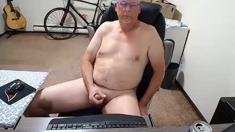 Snapshot of mdpom234 chatting on October 9, 8:20 am mdpom234 online show from October 9, 8:20 am