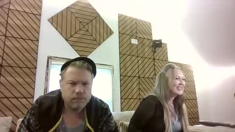 me2283 online show from April 28, 7:51 pm