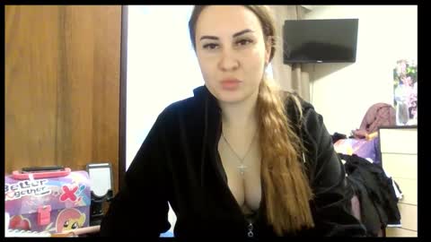 meadoweyes_ online show from November 10, 1:47 pm