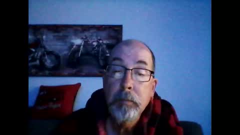me at home online show from May 9, 10:54 am