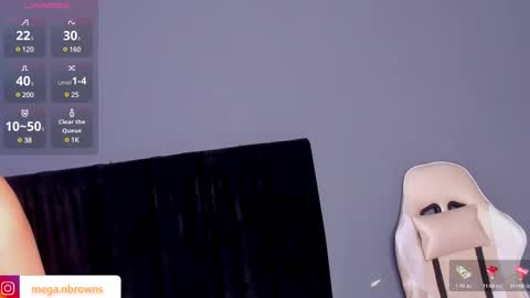 Snapshot of megan_browns1 chatting on March 12, 6:53 pm Megan online show from March 12, 6:53 pm