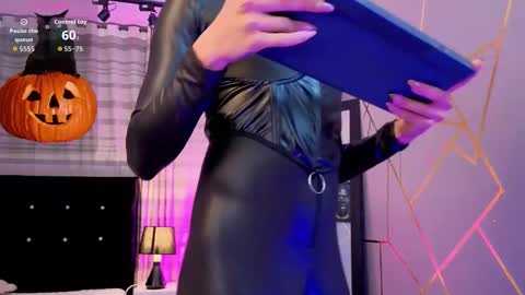 megan do santos online show from November 1, 12:55 am