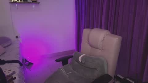                 Laura                 online show from January 14, 3:32 am