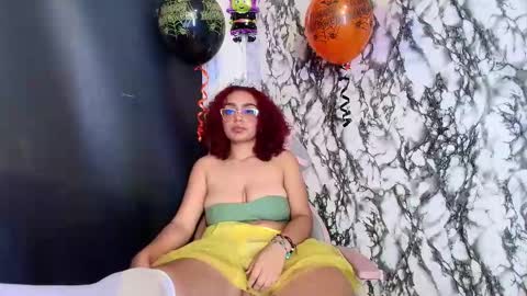 I S A B E L A  online show from October 31, 4:18 pm