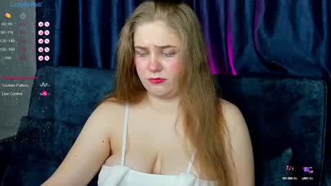 Snapshot of megan_violer chatting on January 21, 3:54 pm Megan Mon Fri 1600-2200pm Tue Wen Sat 0900-1600pm online show from January 21, 3:54 pm