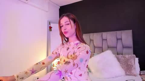 Emma Cyrus online show from December 19, 11:11 pm