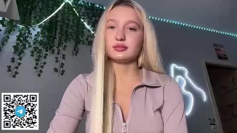 Snapshot of meganfoxys chatting on September 12, 11:12 am Jenny online show from September 12, 11:12 am