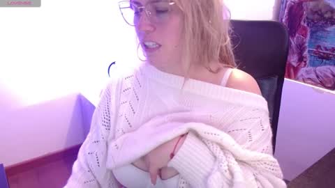 Snapshot of meganlk chatting on February 18, 6:47 pm MEGAN online show from February 18, 6:47 pm