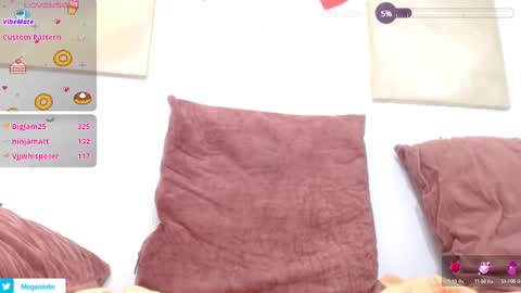 Snapshot of megannrouse_ chatting on February 24, 3:42 pm MEGAN online show from February 24, 3:42 pm