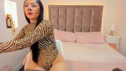 Snapshot of meghan_lane chatting on October 9, 1:49 pm meghan_lane online show from October 9, 1:49 pm