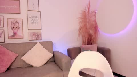 Snapshot of meghan_lane chatting on October 10, 4:13 pm meghan_lane online show from October 10, 4:13 pm