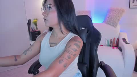 melan_owen online show from July 27, 6:38 pm