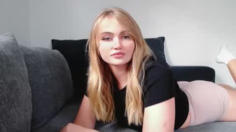 Snapshot of melani_a chatting on October 1, 12:59 pm Melania online show from October 1, 12:59 pm