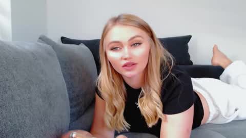 Snapshot of melani_a chatting on October 12, 1:48 pm Melania online show from October 12, 1:48 pm