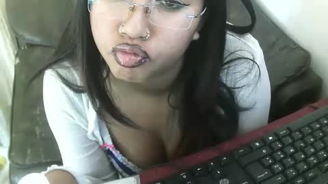 melanie025 online show from May 4, 10:11 am
