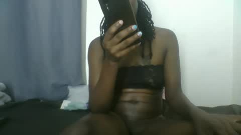 Snapshot of melanie_goddesss chatting on October 4, 10:40 pm milly online show from October 4, 10:40 pm