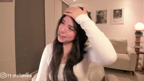 Melanie online show from May 24, 2:19 am