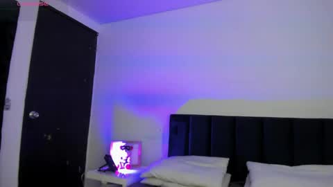 Melanie roux  online show from May 20, 12:44 pm