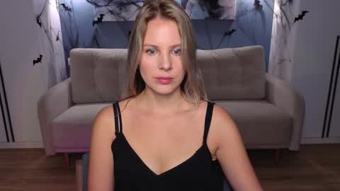 Melanie Bennett online show from October 30, 6:14 am