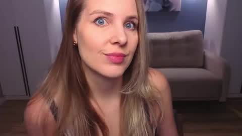 Melanie Bennett online show from March 5, 7:06 am