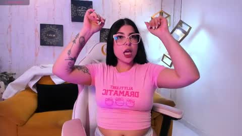 Snapshot of melaniegrayx chatting on February 17, 3:22 pm melaniegrayx online show from February 17, 3:22 pm