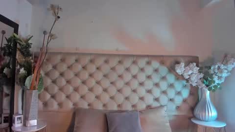 MelanieRoah online show from December 15, 7:32 pm