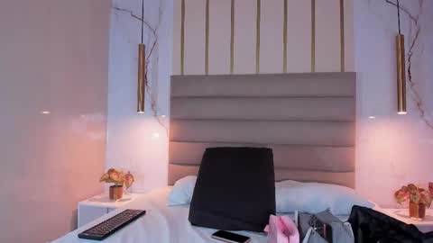 Melanie Roux online show from March 24, 7:42 pm