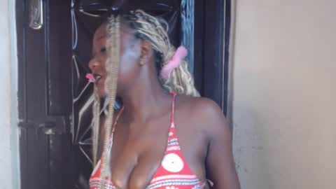 Snapshot of melanin_coco chatting on October 22, 8:28 am Bene online show from October 22, 8:28 am