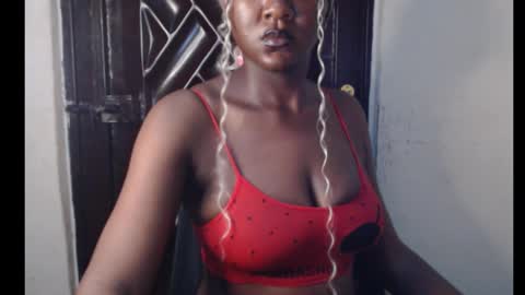 Snapshot of melanin_coco chatting on October 16, 10:41 pm Bene online show from October 16, 10:41 pm