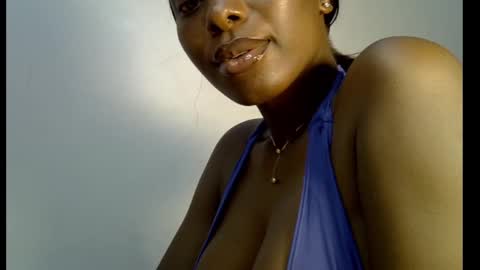 Snapshot of melanine_floral chatting on February 15, 9:37 pm Praiz online show from February 15, 9:37 pm