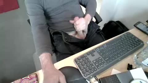 melbguy_075 online show from November 17, 4:37 am