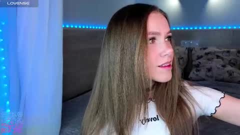 Melee Eva - Thumbs Up please  online show from February 8, 2:59 am