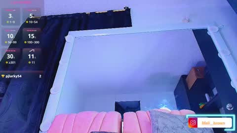    Independent model online show from October 22, 4:04 am